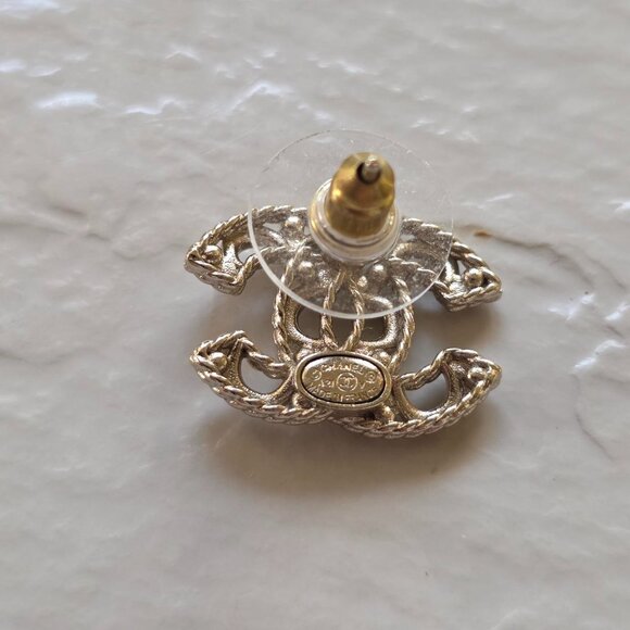 Chanel CC Filagree Faux Pearl Earrings - Picture 3 of 3